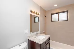 6805 N Ridge Blvd, Chicago, IL 60645 - Photo 10