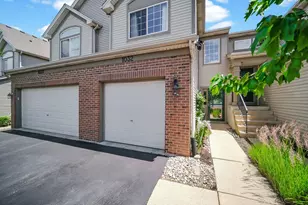 1032 Woodview Ct, Aurora, IL 60502 - Photo 2