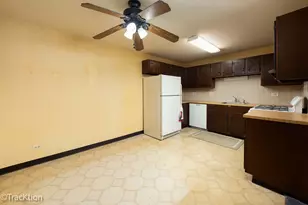 124 Fairlane Ct, Bloomingdale, IL 60108 - Photo 6