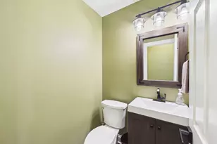 6067 Canterbury Ln, Hoffman Estates, IL 60192 - Photo 32