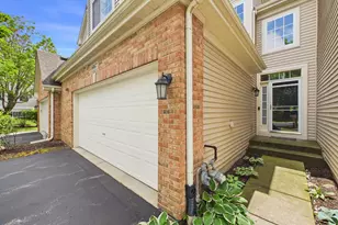 6067 Canterbury Ln, Hoffman Estates, IL 60192 - Photo 2