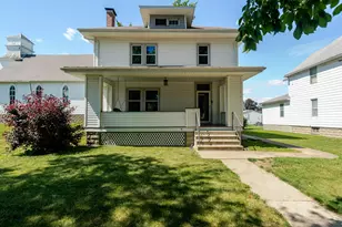 104 E 4th St, Gridley, IL 61744 - Photo 2