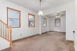 902 S Clayton St, Bloomington, IL 61701 - Photo 6
