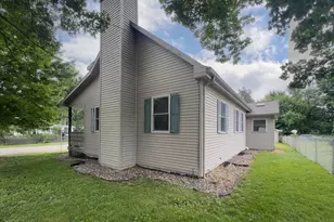 902 S Clayton St, Bloomington, IL 61701 - Photo 40