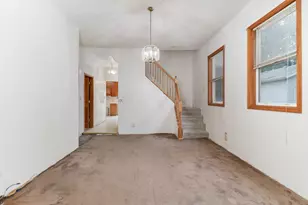 902 S Clayton St, Bloomington, IL 61701 - Photo 10