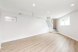 2909 N Ridgeway Ave, Chicago, IL 60618 - Photo 32