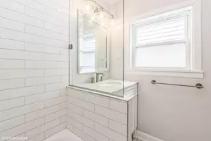 2909 N Ridgeway Ave, Chicago, IL 60618 - Photo 36