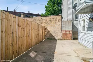 2909 N Ridgeway Ave, Chicago, IL 60618 - Photo 10