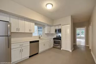 2909 N Ridgeway Ave, Chicago, IL 60618 - Photo 2