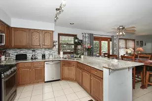 619 Yardley Ln, Hoffman Estates, IL 60192 - Photo 6