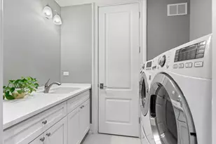 1306 W Byron St, Chicago, IL 60613 - Photo 38