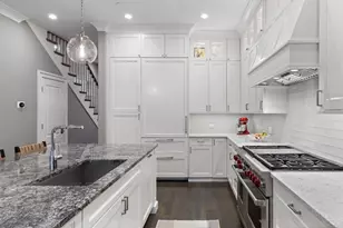 1306 W Byron St, Chicago, IL 60613 - Photo 10