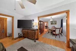 5438 W Melrose St, Chicago, IL 60641 - Photo 6