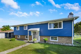 9401 S 80th Ct, Hickory Hills, IL 60457 - Photo 1