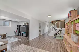 9401 S 80th Ct, Hickory Hills, IL 60457 - Photo 18
