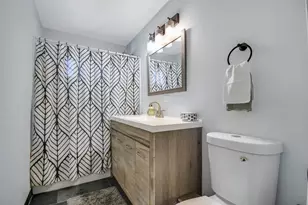 9401 S 80th Ct, Hickory Hills, IL 60457 - Photo 14