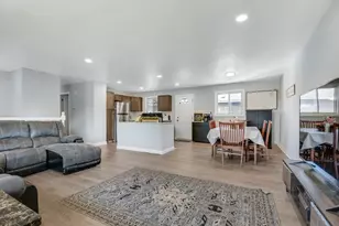 9401 S 80th Ct, Hickory Hills, IL 60457 - Photo 4