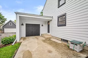 219 Jefferson St, Geneva, IL 60134 - Photo 2