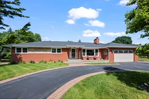 4 Garden Ct, Prospect Heights, IL 60070 - Photo 1