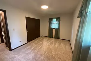 69 Devonshire Cir, Elgin, IL 60123 - Photo 10