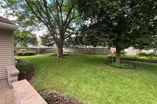 69 Devonshire Cir, Elgin, IL 60123 - Photo 22