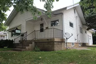 426 S Clinton St, Clifton, IL 61727 - Photo 2