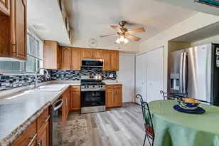 21 Wake Robin Ct, Woodridge, IL 60517 - Photo 6
