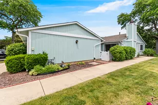 21 Wake Robin Ct, Woodridge, IL 60517 - Photo 2