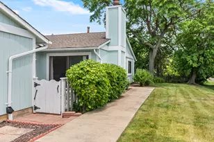 21 Wake Robin Ct, Woodridge, IL 60517 - Photo 16