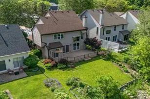 16820 W Serranda Dr, Libertyville, IL 60048 - Photo 2