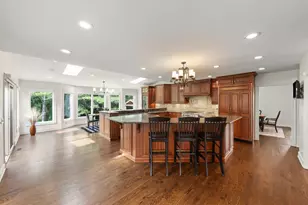 126 Stableford Dr, Glen Ellyn, IL 60137 - Photo 6