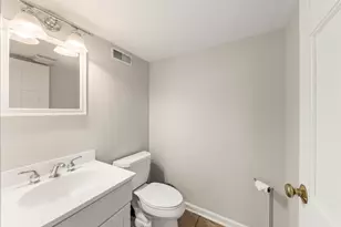 126 Stableford Dr, Glen Ellyn, IL 60137 - Photo 32
