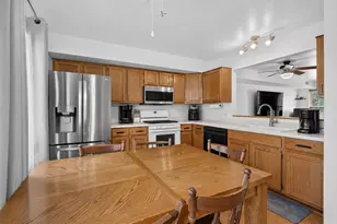 2112 Jasmine Dr, Crest Hill, IL 60403 - Photo 8