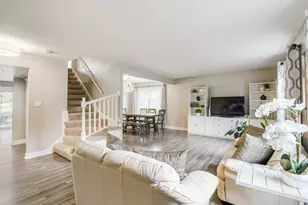 4491 Thornbark Dr, Hoffman Estates, IL 60192 - Photo 2