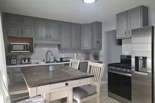 1919 Fairfield Dr, Springfield, IL 62702 - Photo 8