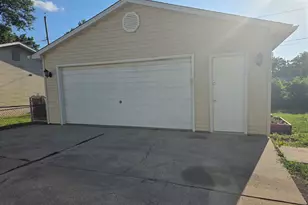1919 Fairfield Dr, Springfield, IL 62702 - Photo 4