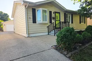 1919 Fairfield Dr, Springfield, IL 62702 - Photo 2