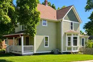 902 Wicker St, Woodstock, IL 60098 - Photo 2