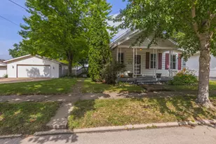 1109 S Oak St, Bloomington, IL 61701 - Photo 2