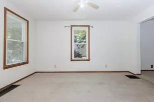 1109 S Oak St, Bloomington, IL 61701 - Photo 6