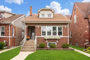 5035 N Menard Ave, Chicago, IL 60630 - Photo 1