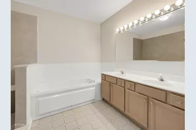 134 Chestnut Hills Circle, Burr Ridge, IL 60527 - Photo 18