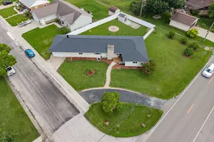 211 W Willow St, Fairbury, IL 61739 - Photo 46