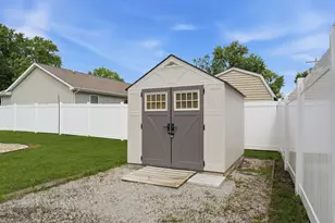 211 W Willow St, Fairbury, IL 61739 - Photo 34