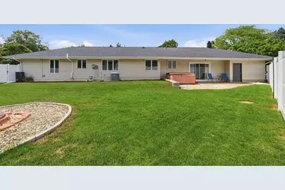 211 W Willow Street, Fairbury, IL 61739 - Photo 36