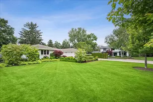 920 Pine Tree Ln, Winnetka, IL 60093 - Photo 2