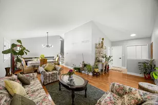 307 Terry Ln, Bloomingdale, IL 60108 - Photo 4