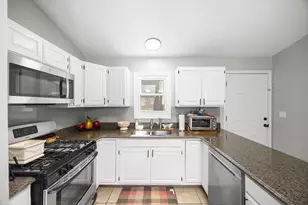307 Terry Ln, Bloomingdale, IL 60108 - Photo 6