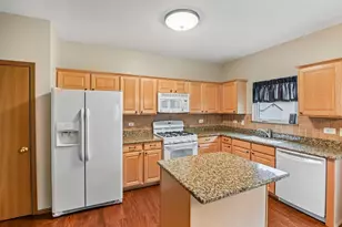 971 Lakestone Ln, Aurora, IL 60504 - Photo 6
