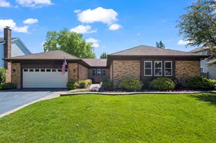 4017 N Walnut Ave, Arlington Heights, IL 60004 - Photo 1